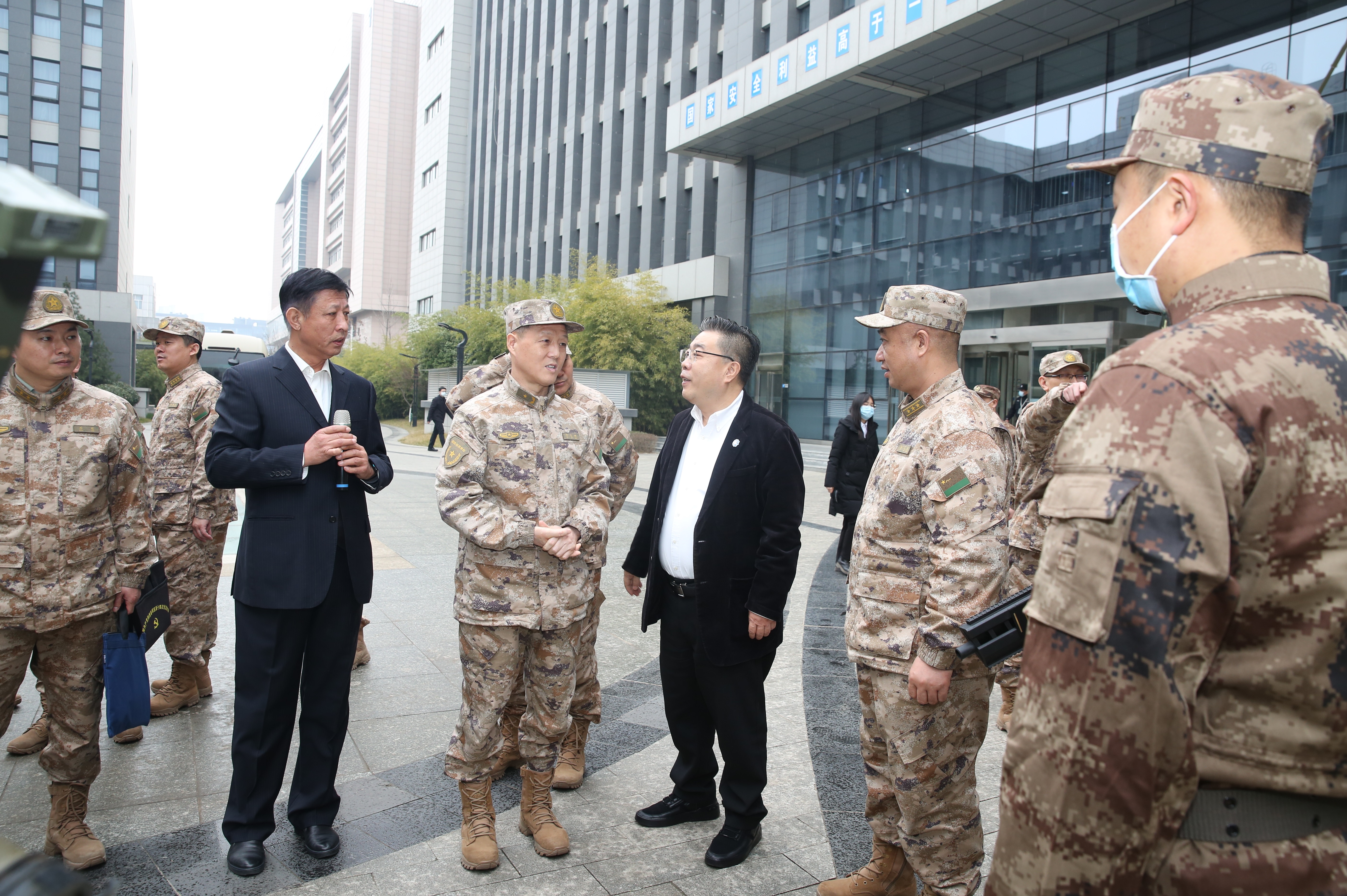 陕西省军区副司令员曹志刚莅临公司视察调研_众赢国际版
