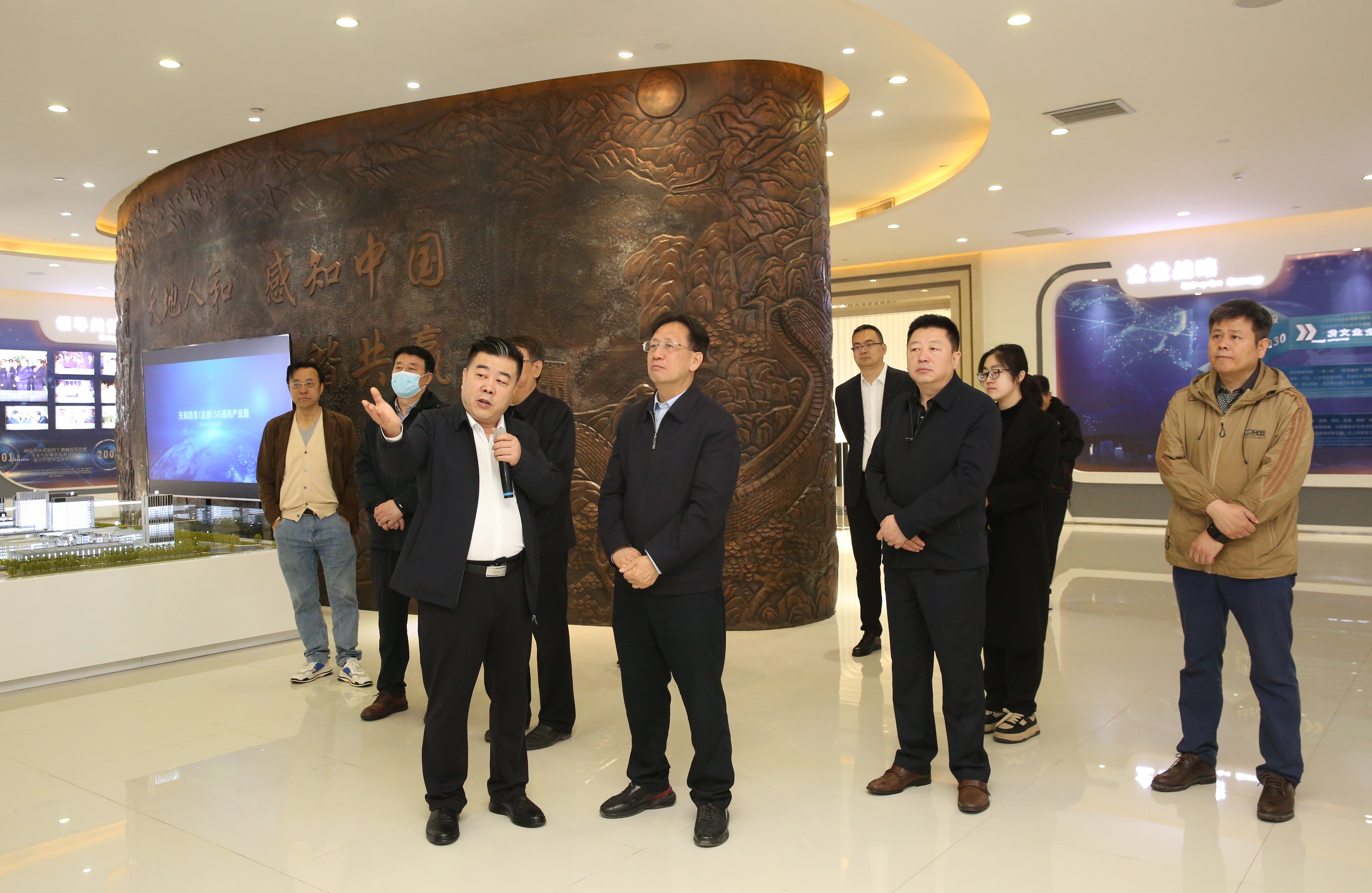 省政协副主席孙科向导教育科技委员会一行莅临我司调研_众赢国际版