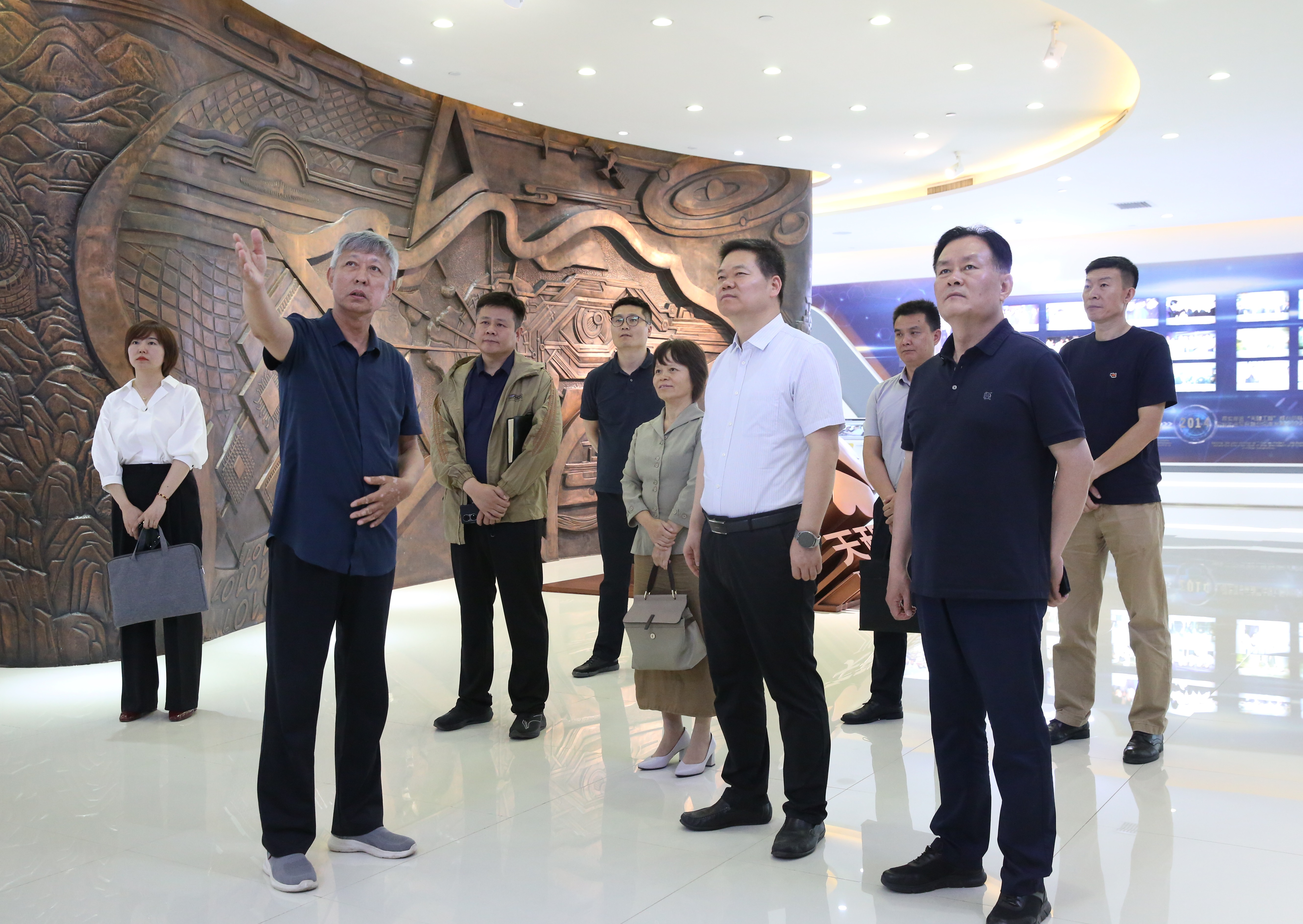 西安市国动办主任陈博一行来我司调研_众赢国际版