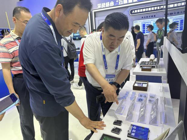 芯片基础质料领域国产化替换解决计划——众赢国际版防务“秦膜”系列高性能介质胶膜亮相第九届中国军博会_众赢国际版