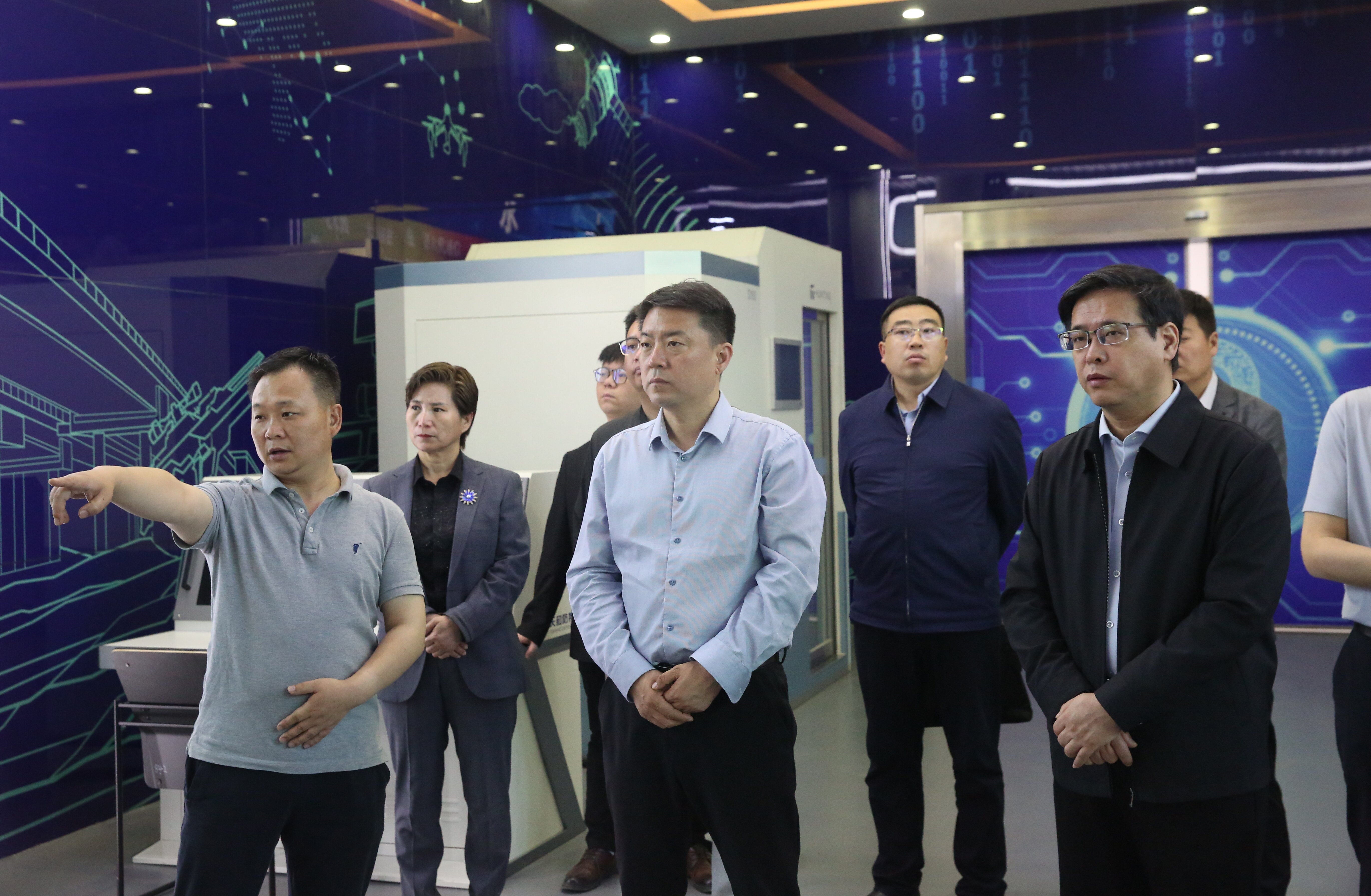 运都会政府副秘书长黄锋斌在我司调研低空经济生长情形