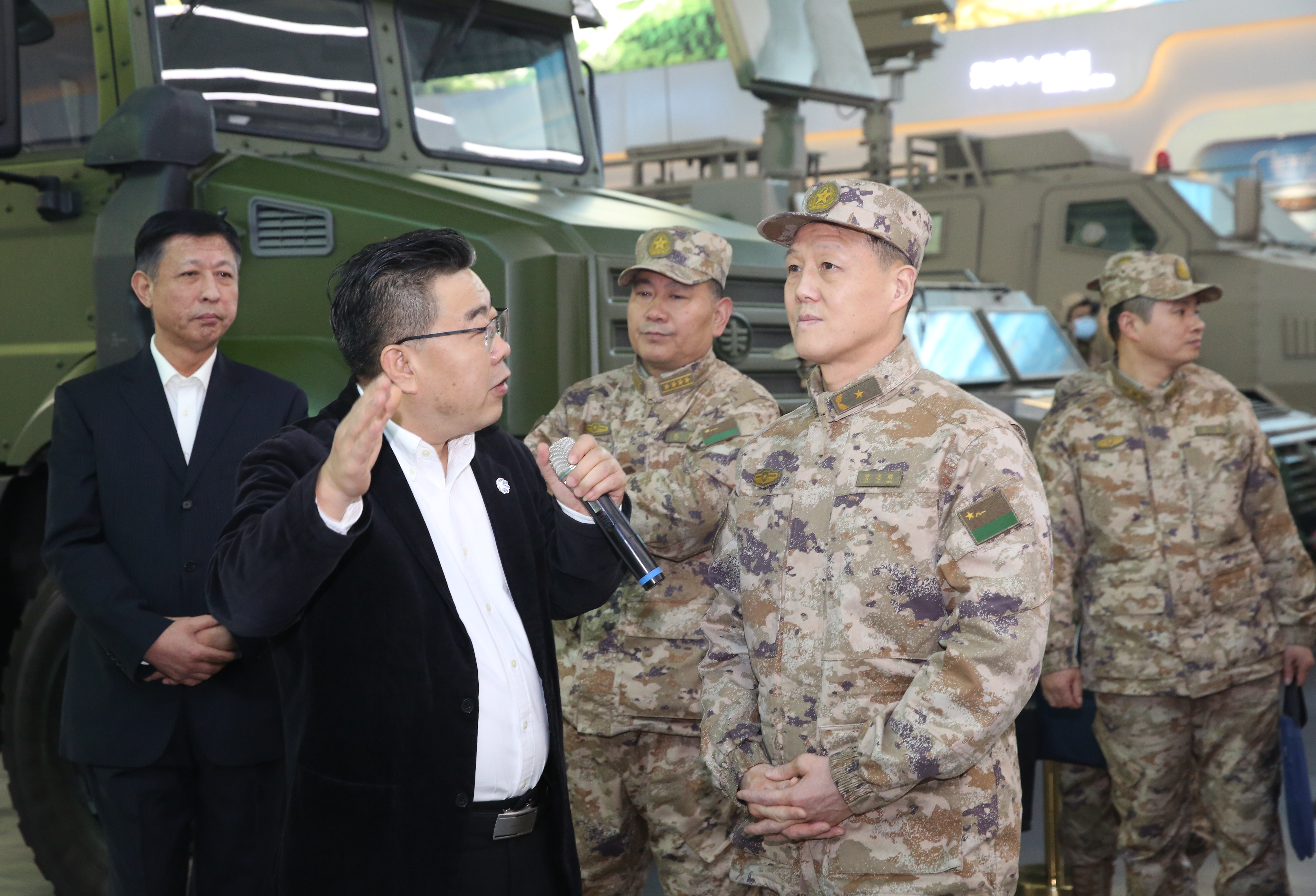 陕西省军区副司令员曹志刚莅临公司视察调研_众赢国际版