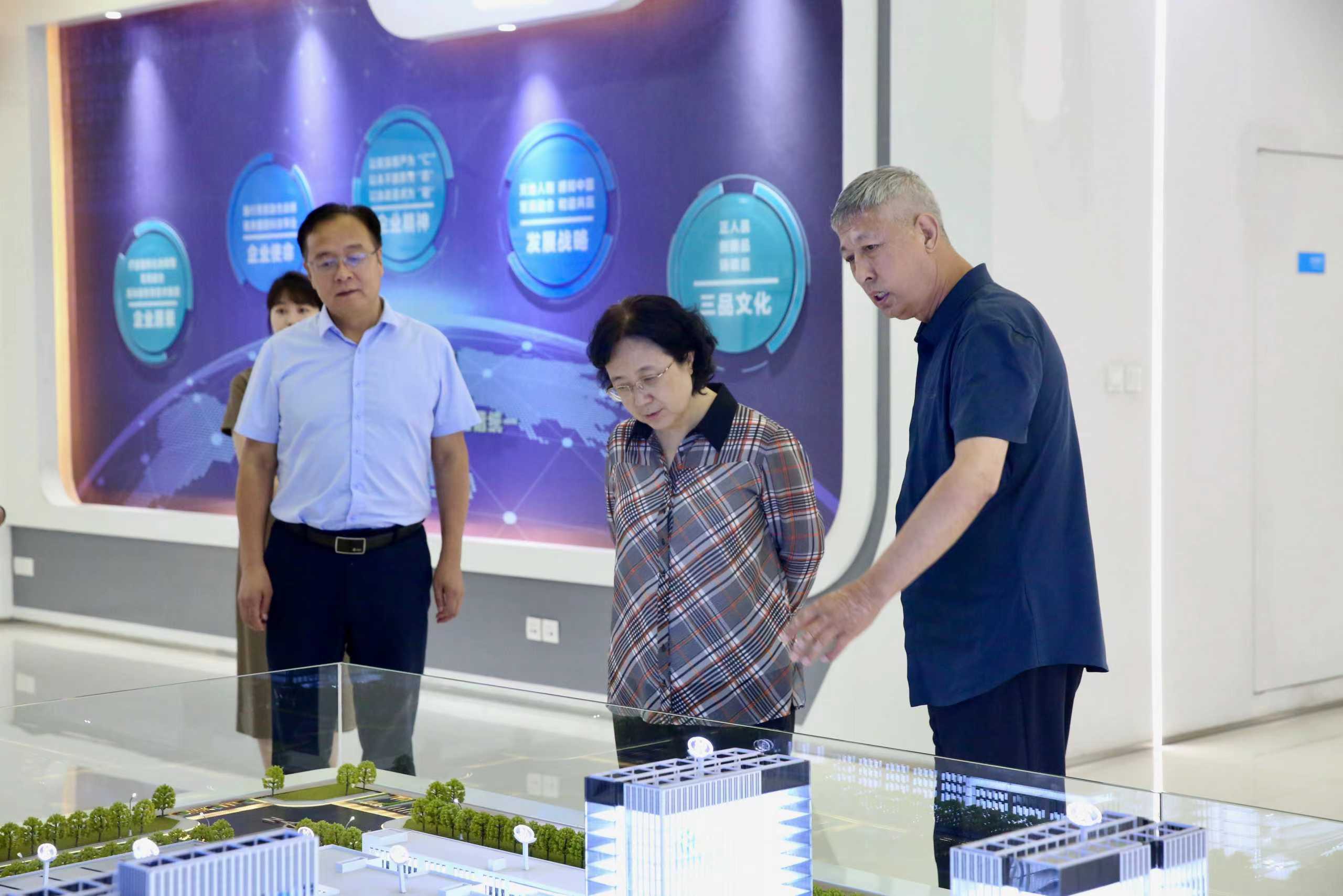 陕西省委统战部常务副部长周玉峰来我司调研_众赢国际版