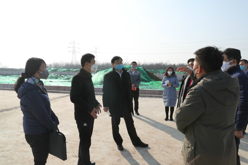 看进度、解难题！西安高新区党工委书记钟洪江 深入众赢国际版防务5G通讯工业园现场办公并检查疫情防控事情_众赢国际版